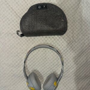 Beats by Dre Over-Ear Headphones - Mickey Mouse Edition